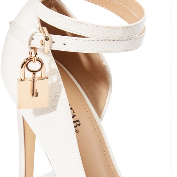 White ankle strap pump - Picture 4 of 8